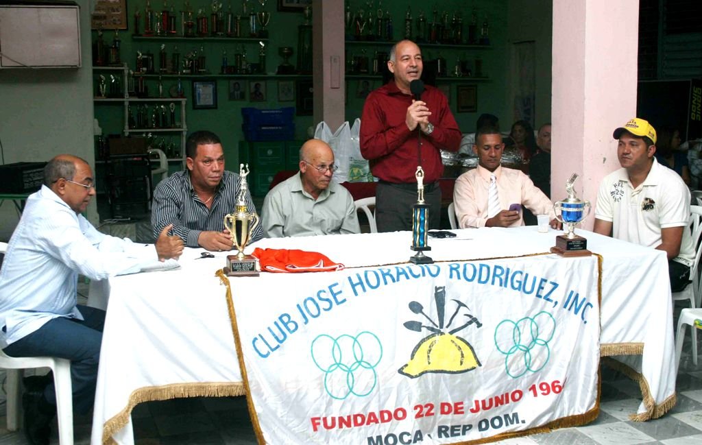 Santiago Cabrera presidente del Movimiento Deportistas con Danilo en la actividad del club José Horacio Rodríguez.